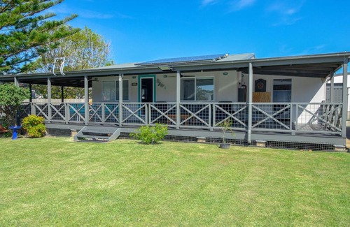 Berrara House | A Wave from it All
