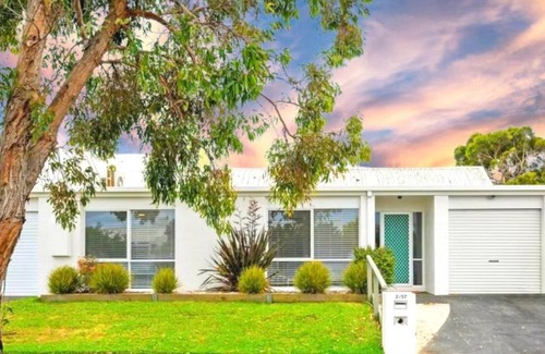 Torquay House | A Wave From It All