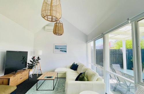 Torquay House | A Wave From It All