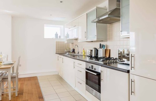 Poole Apartment | A Wave From It All - Extensive Harbour Views