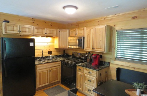 Broadway Cabin | A WELL-APPOINTED CABIN, RURAL RELAXATION, FIREPIT!