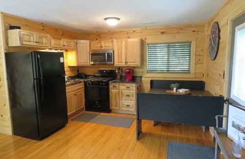 Broadway Cabin | A WELL-APPOINTED CABIN, RURAL RELAXATION, FIREPIT!