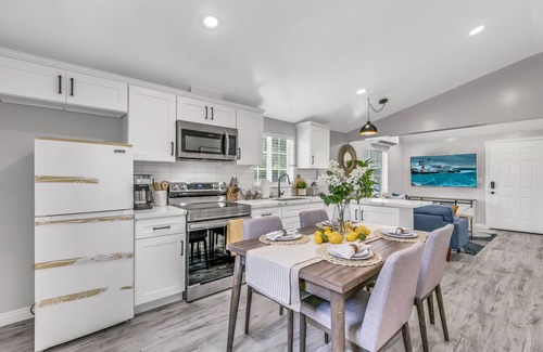 Monrovia House | A Wonderful Cozy Amazing Monrovia Designed Home