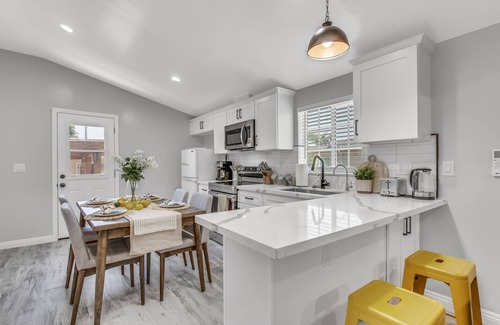 Monrovia House | A Wonderful Cozy Amazing Monrovia Designed Home