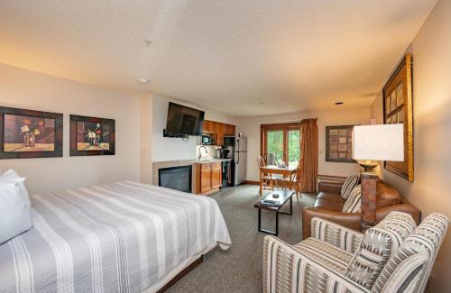 Thayerville Apartment | A123 Studio Lake View