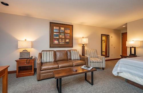 Thayerville Apartment | A123 Studio Lake View