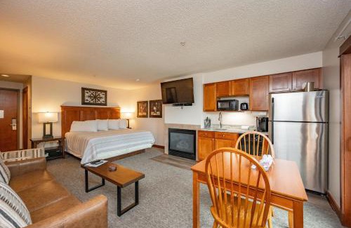 Thayerville Apartment | A123 Studio Lake View