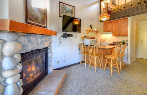 Yosemite West Condo | (A212) Loft Condominiums