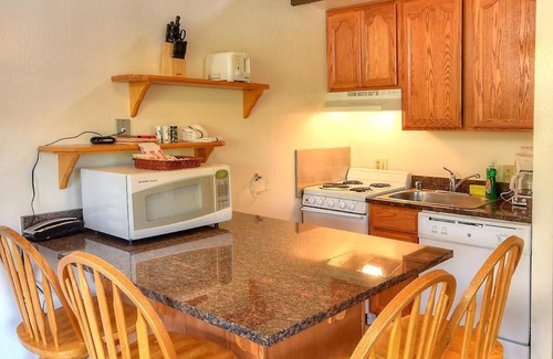 Yosemite West Condo | (A212) Loft Condominiums