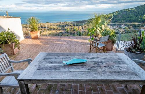 Poggio Apartment | A26 - Poggio, cielo-terra con vista mare mozzafiato