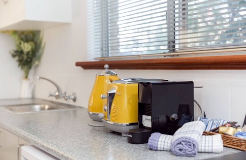 Connolly Apartment | A5 - Bright & spacious, 1 bathroom apartment!