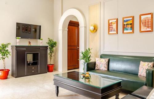 Khattalwada Apartment | Aahaan Luxury Hygienic Comfortable 4 BHK Flat