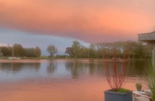 Gouwsluis Boat Rental | Aangenaam op de Rijn, woonboot, inclusief privé sauna