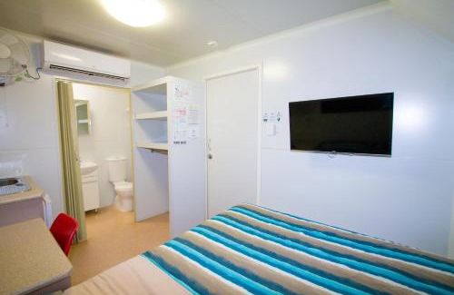 Berry Springs Resort | AAOK Lakes Resort and Caravan Park