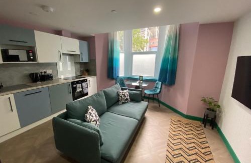 Riverside Apartment | Aaron Wise - 51 Fitzhamon Apartments