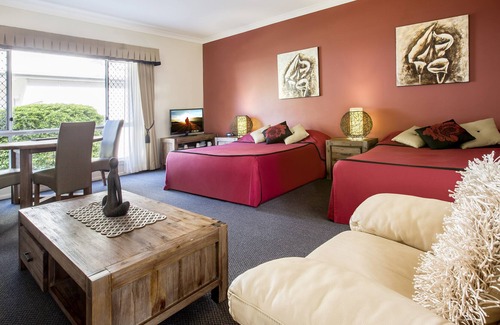 Mount Tamborine Hotel | Aaronlee Retreat