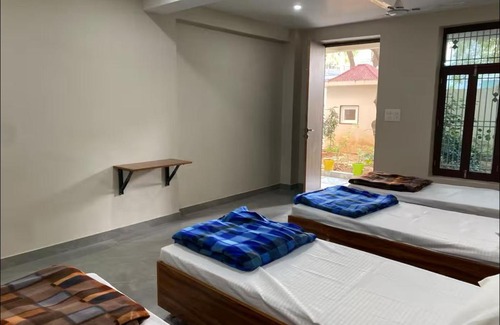 Kakarmatha House | Aashrey-The Dorm Room