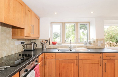 Montacute Cottage | ABBEY COTTAGE MONTACUTE, pet friendly, with a garden in Montacute