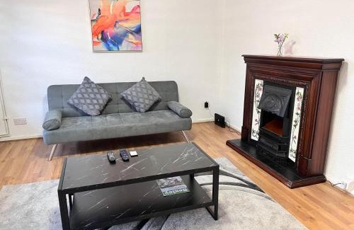 Thamesmead East Apartment | Abbey Wood Serviced Apartment 3BRH Free Wi-Fi Parking Tea and Coffee