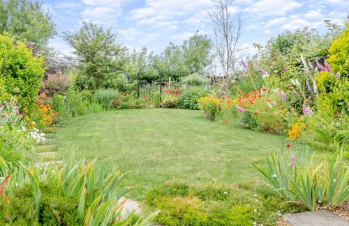 Holworth House | Abbeydale - Three Bedroom House, Sleeps 5