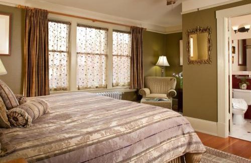 Rockland Bed & Breakfast | Abbeymoore Manor