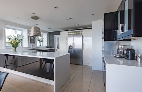 Folkestone House | Abbots Cliff House by Bloom Stays - sleeps 10 guests in 5 bedrooms