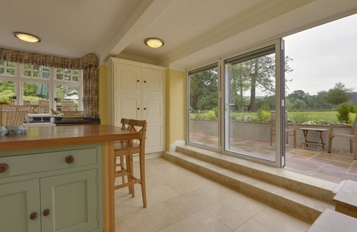 Honiton Cottage | ABBOTS MANOR, pet friendly, luxury holiday cottage in Combe Raleigh