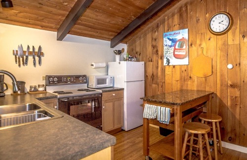 Intervale Ski Chalet | Abbott Brook Chalet B - Private Setting - 5 Mi from Storyland