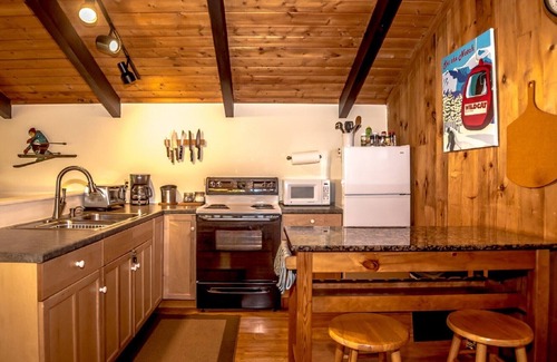 Intervale Ski Chalet | Abbott Brook Chalet B - Private Setting - 5 Mi from Storyland