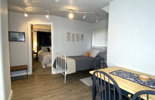 Tudor Area Bed & Breakfast | Abby's-Dedicated, Clean, Comfortable, Near U-Med