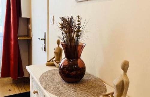Falaise Apartment | Abelia YourHostHelper