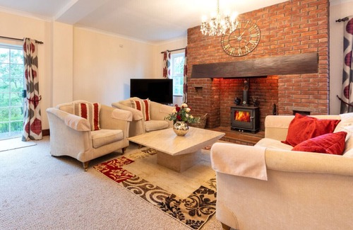 Machynlleth House | Aberhiriaeth Hall - Five Bedroom House, Sleeps 12