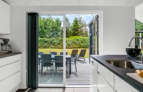 Hou House | "Abiorn" - from the sea by Interhome