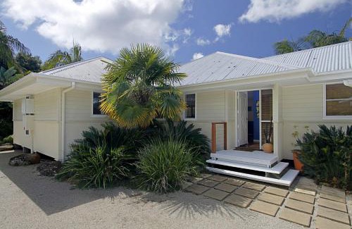 Ewingsdale House | Abode at Byron - private hideaway with 17m pool
