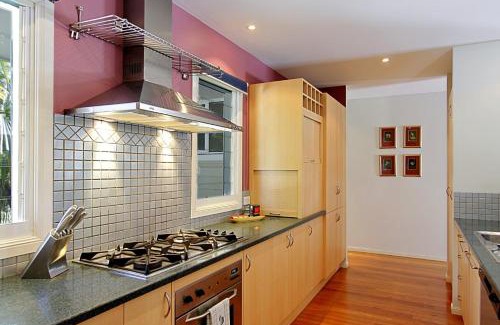 Ewingsdale House | Abode at Byron - private hideaway with 17m pool