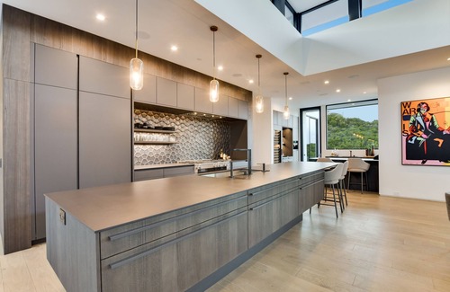 West Lake Hills House | Above Accolade I Luxury Services I Pool/Spa I Sauna I Ping Pong I Luxe Decor