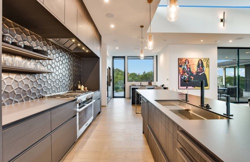 West Lake Hills House | Above Accolade I Luxury Services I Pool/Spa I Sauna I Ping Pong I Luxe Decor