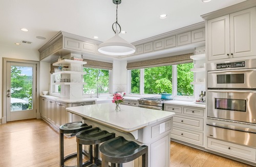 Tarrytown House | Above Austin Icon| Waterfront I Lake Austin | Pool I Game Room I Family