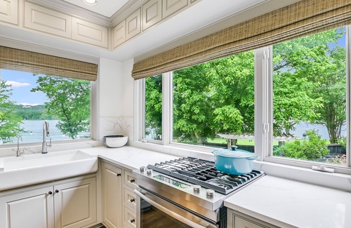 Tarrytown House | Above Austin Icon| Waterfront I Lake Austin | Pool I Game Room I Family
