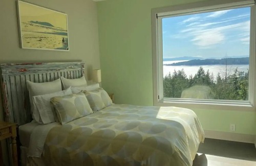 Bowen Island House | Above Bowen Bay Beach: An Ocean View Paradise