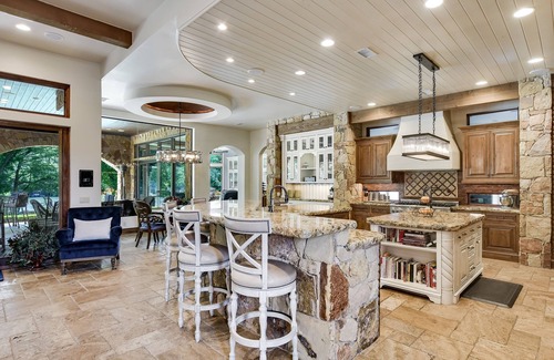 Lower Basin Lake Travis House | Above Casa TranquilityI Lake Austin I Pool&Spa l PickleBall I Family Fun