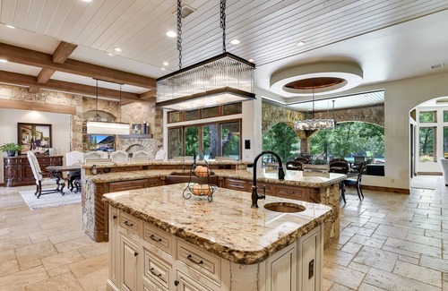 Lower Basin Lake Travis House | Above Casa TranquilityI Lake Austin I Pool&Spa l PickleBall I Family Fun