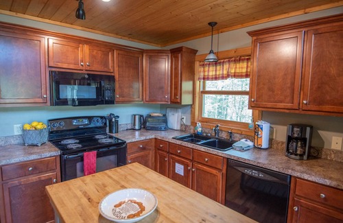 West Jefferson Cabin | Above the River | 5 Min. Walk to Water | Hot Tub & Family Game Room
