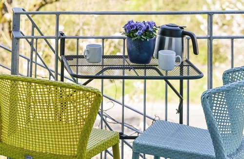Waggershausen Apartment | Above the rooftops - cozy attic apartment with mountain view and mini balcony.