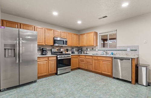 Paradise Hills Civic House | ABQ Oasis! Pool and Hot Tub OPEN ALL YEAR!, Game Room, Golf, Great for Reunions!