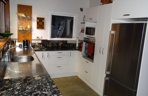 Te Ngaire House | Absolute Beach Frontage - Te Ngaere Bay