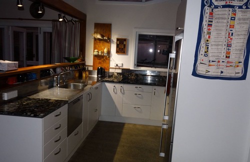 Te Ngaire House | Absolute Beach Frontage - Te Ngaere Bay