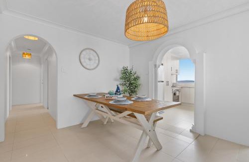 Surfers Paradise Apartment | Absolute Beach Front