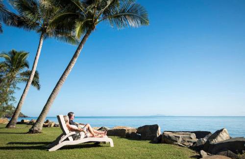 Blacks Beach Apartment | ABSOLUTE BEACH FRONT MACKAY - Blue Pacific