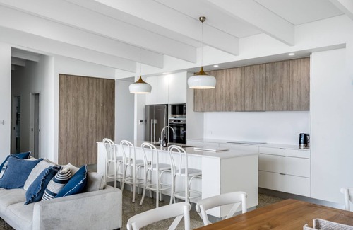 Muloowurtie House | Absolute beachfront at Black Point